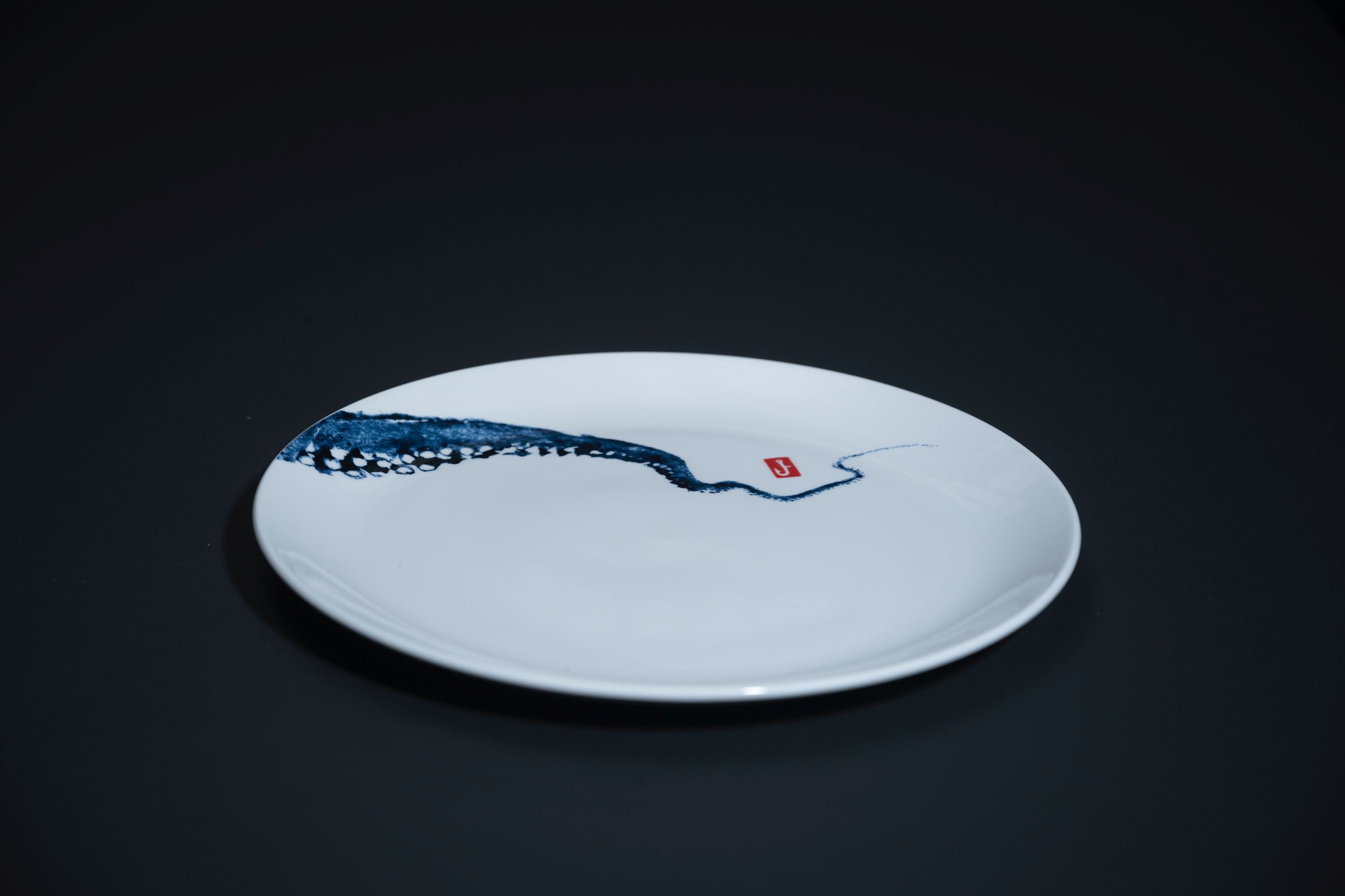 single tentacle blue 10” plate